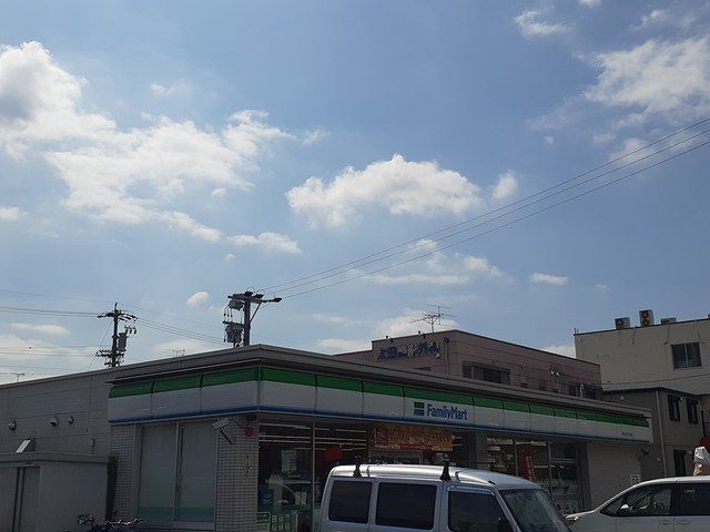 コンビニ　ファミリーマート（コンビニ）まで350m