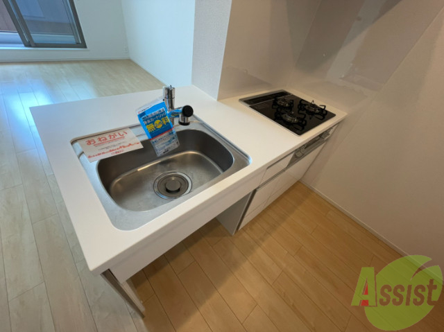 キッチン　キッチンはすでにコンロが設置済です。しかも３口もあります！