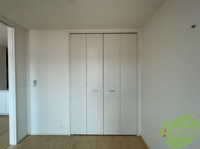 収納　収納が沢山ついていました。洋服が沢山あっても大丈夫。