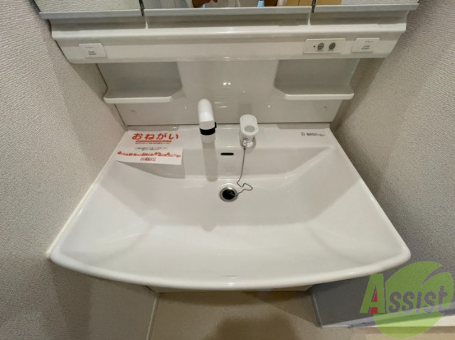 洗面設備　独立洗面台です。ここで毎朝身支度バッチリです。