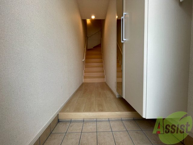 玄関　玄関の様子です。とても明るいので気分も明るくなります。