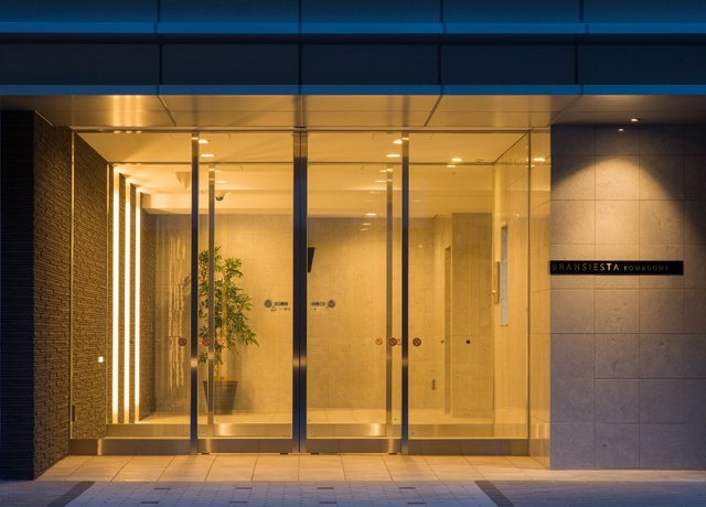 エントランス　夜景