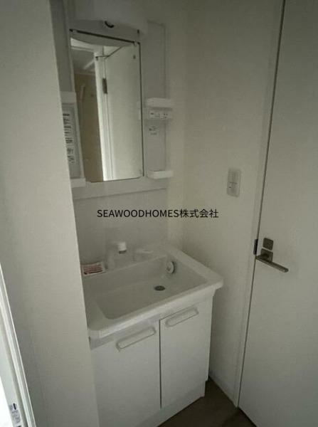 洗面設備　忙しい朝の強い味方！身支度がスムーズな独立洗面台。