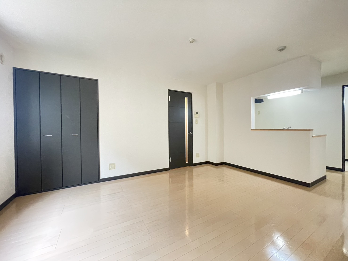 居室・リビング　他号室のお写真です。参考にご覧ください。