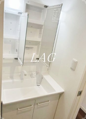 洗面設備　独立洗面台です。