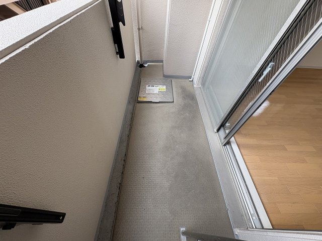 バルコニー　暖かな日差しのふりそそぐバルコニー