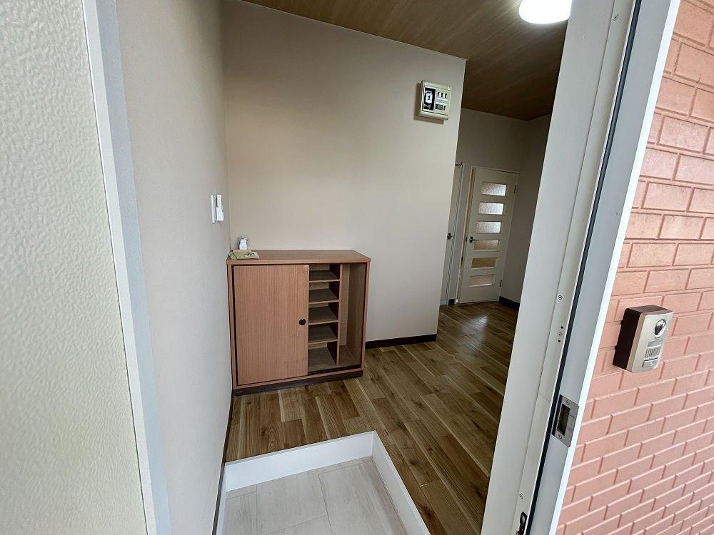 玄関　下駄箱付き