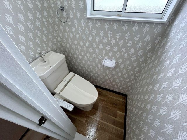 トイレ　温水洗浄便座