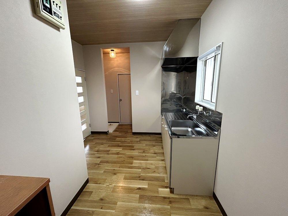 居室・リビング　壁、床張替え済み