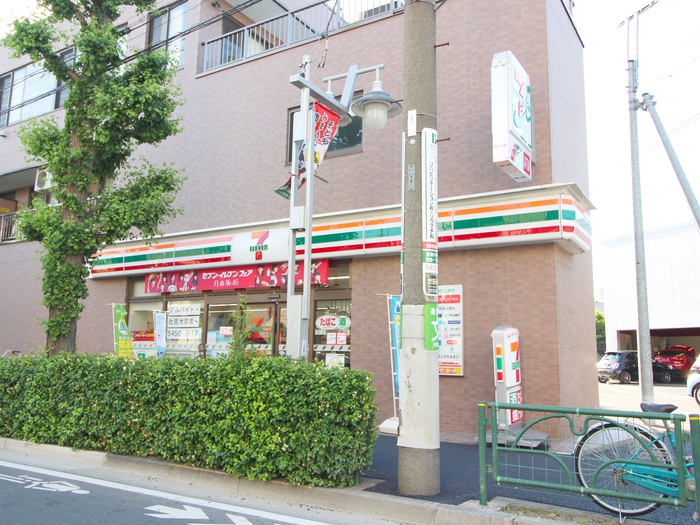 コンビニ　セブンイレブン世田谷桜小前店（コンビニ）まで499m