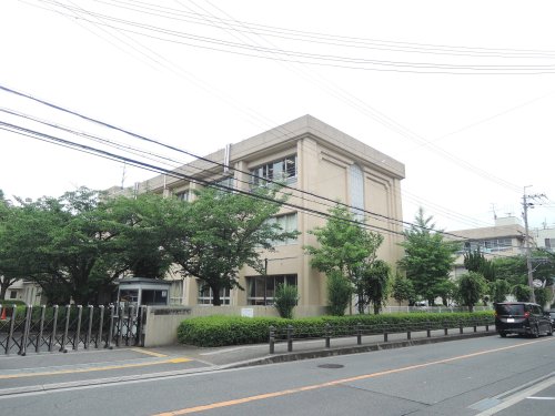 小学校　熊取町立中央小学校（小学校）まで502m