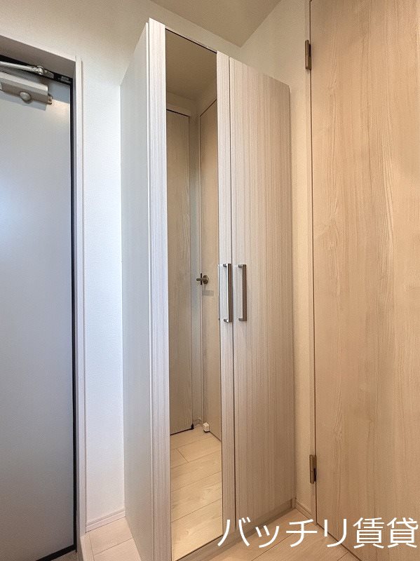 玄関　建築中の為　同型タイプの写真になります　現状優先