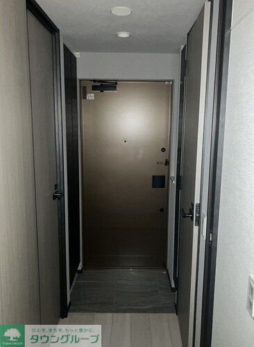 玄関　内装工事前写真