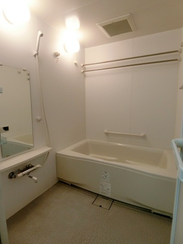 バス・シャワールーム　追炊き機能付き、1418サイズの広々したお風呂