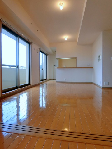 居室・リビング　東向き日当り良好の広々リビング16.6帖