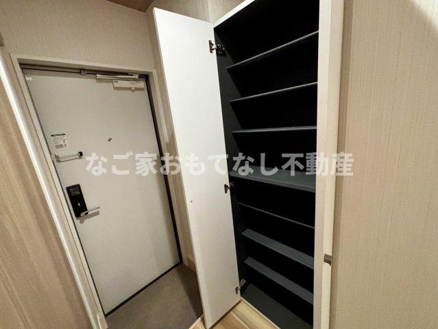 玄関　※写真は別号室