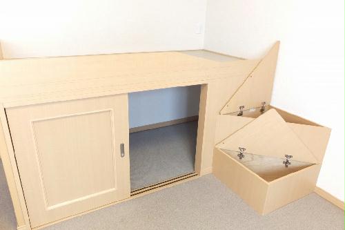 収納　ベット下大型収納スペース付き