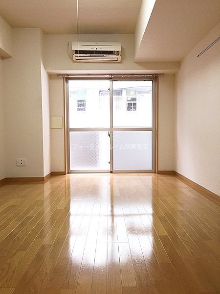 居室・リビング　別号室参考写真