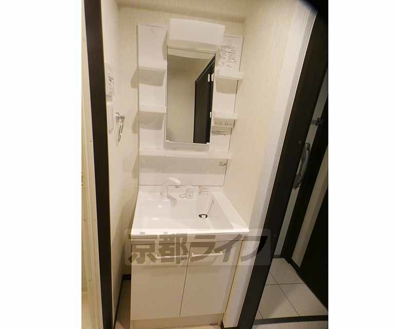 洗面設備　嬉しい独立洗面台です