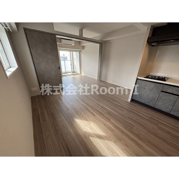 居室・リビング　こちらの居間で趣味の時間をお楽しみください