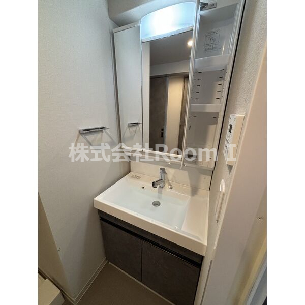 洗面設備　コンパクトで使いやすい洗面所