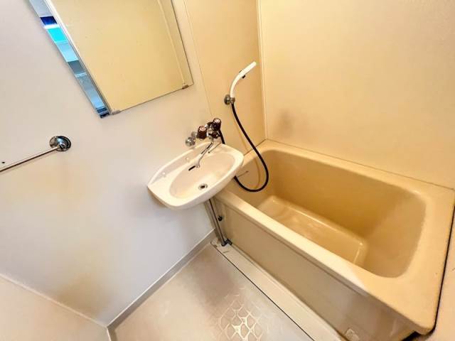 バス・シャワールーム　写真は現状を優先します。