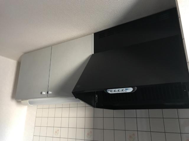 キッチン　吊戸棚