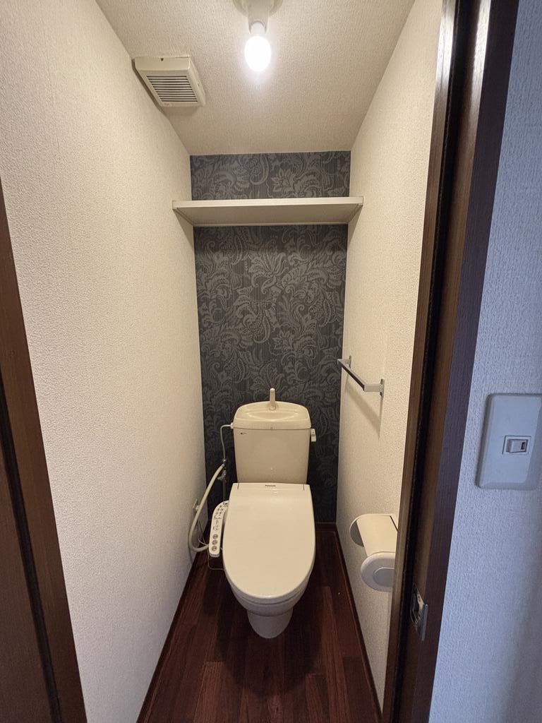 トイレ　写真は同タイプの別部屋です