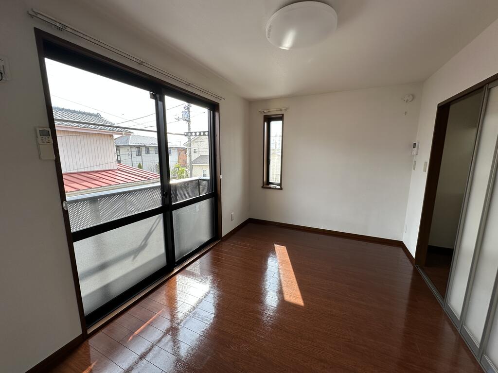 居室・リビング　写真は同タイプの別部屋です