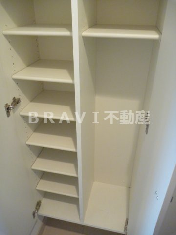 収納　【セイワパレス大阪城北】ちょっとした収納スペースも充実してい
