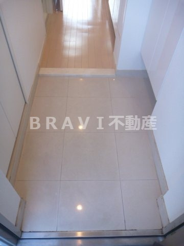 玄関　【セイワパレス大阪城北】明るい玄関です