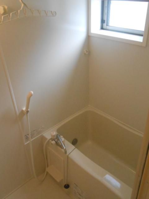バス・シャワールーム　★★窓付きなのでカビの心配も軽減★★