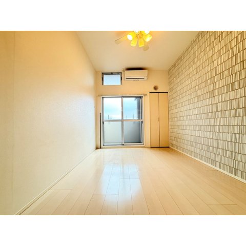 居室・リビング　同物件別室写真