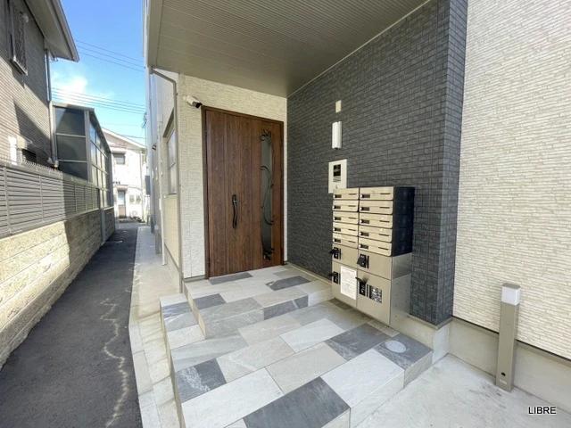 エントランス　オートロック・宅配ボックス完備