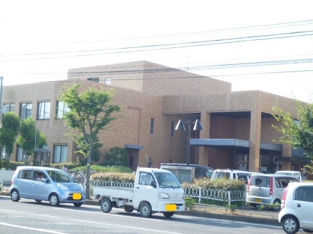 図書館　鈴鹿市立図書館（図書館）まで907m