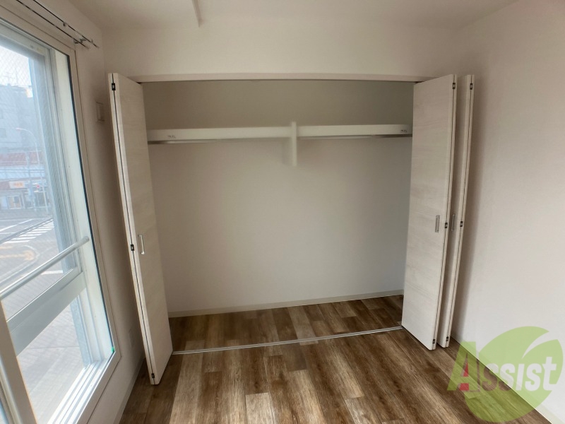 収納　クローゼットは奥行きもあり、荷物が多い方でも安心です。