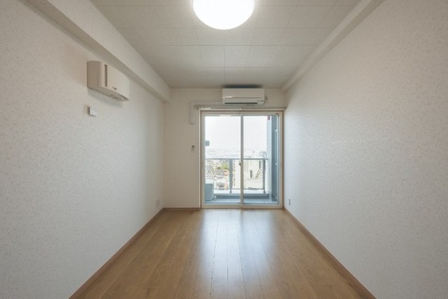 居室・リビング　室内