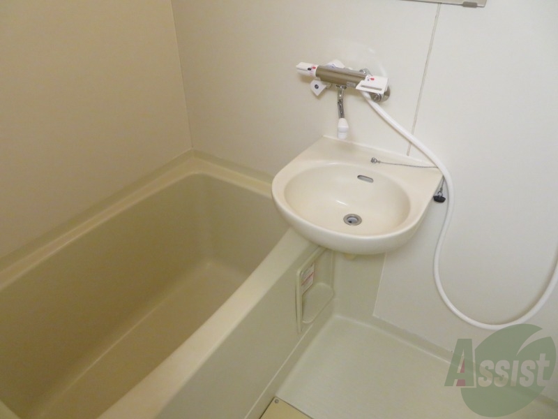 バス・シャワールーム　充分な広さの浴室なので、心身共にリフレッシュしますね。