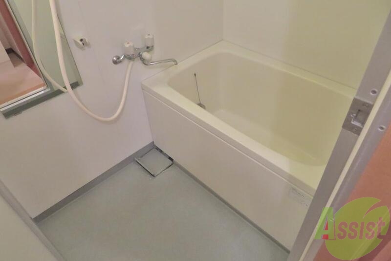 バス・シャワールーム　お風呂も無駄なものが無く掃除もしやすい。