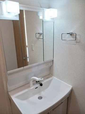 洗面設備　コンパクトで使いやすい洗面所