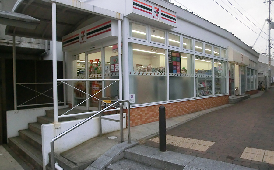 コンビニ　セブンイレブンハートインJR甲南山手駅前店（コンビニ）まで246m