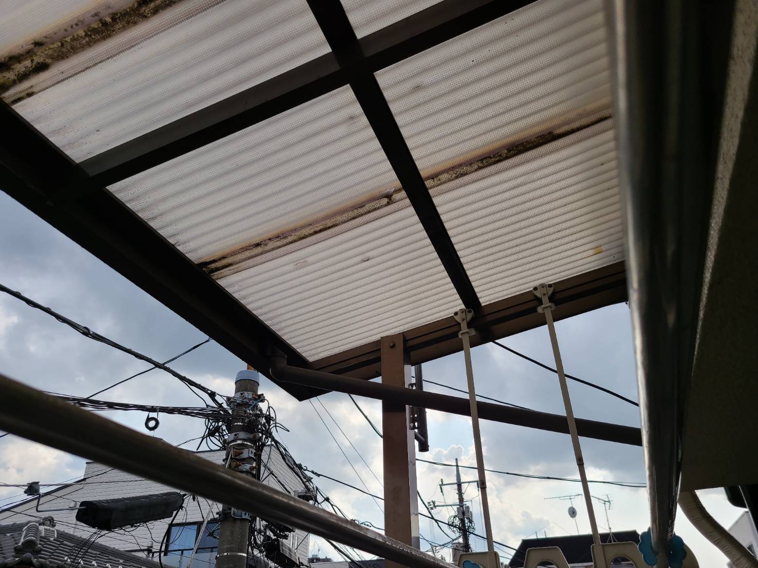 バルコニー　屋根付きバルコニー