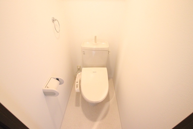 トイレ　※別室の参考写真の為、現況優先です。