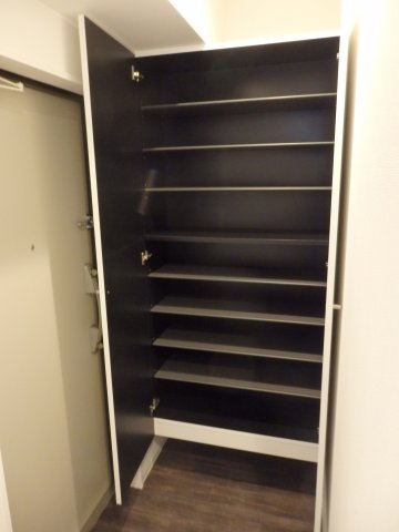 玄関　収納もある玄関です