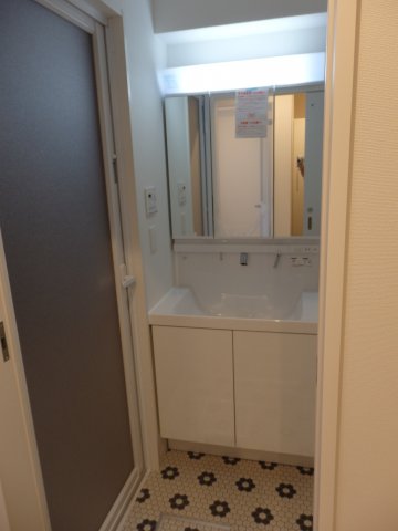 洗面設備　コンパクトで使いやすい洗面所