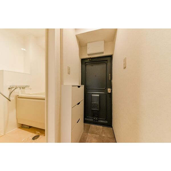 玄関　※別室の参考写真の為、現況優先です。