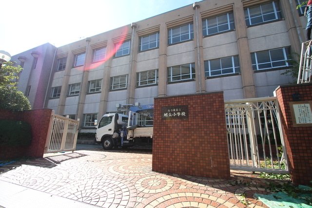 小学校　名古屋市立旭丘小学校（小学校）まで656m