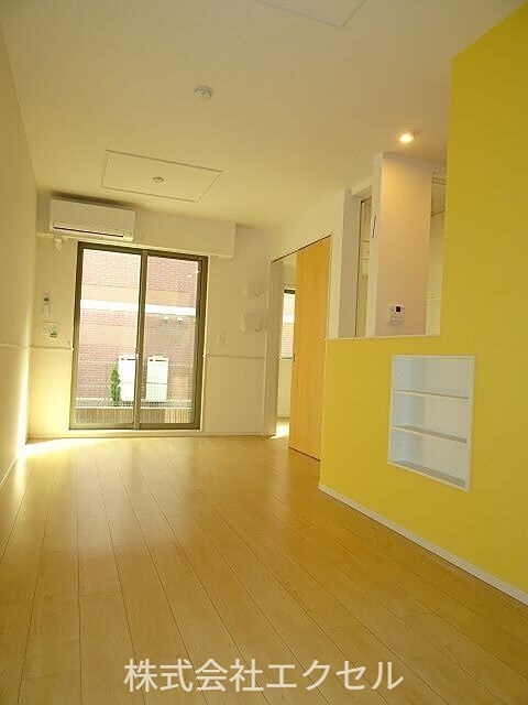 居室・リビング　明るいリビングです。