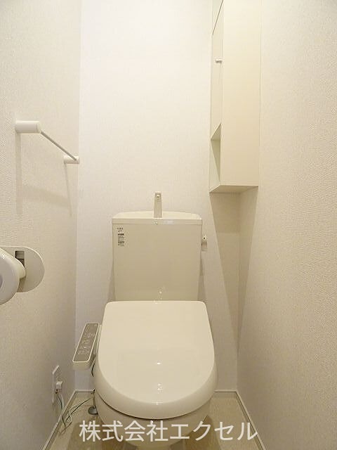 トイレ　温水洗浄便座です。