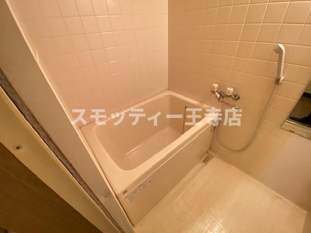 バス・シャワールーム　コンパクトで使いやすいお風呂です